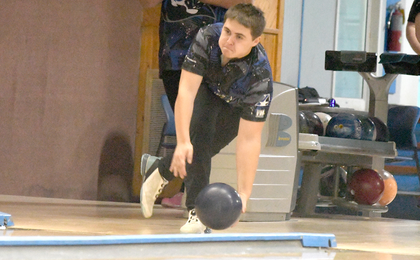 Men's Bowling Finishes 15th at Western Shootout