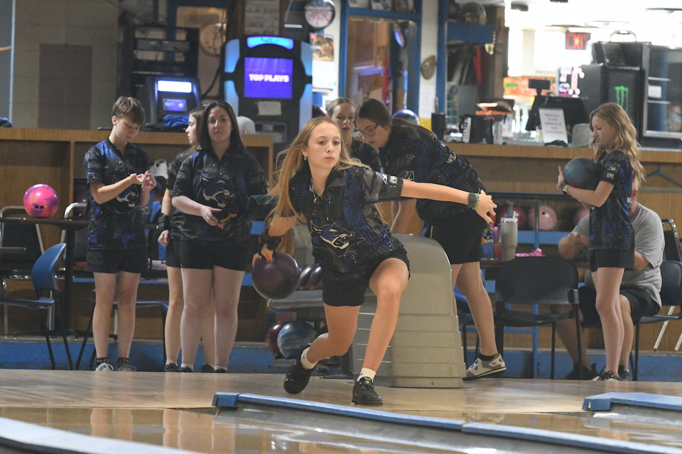 Women's Bowling Complete Regular Season at Hoosier Classic